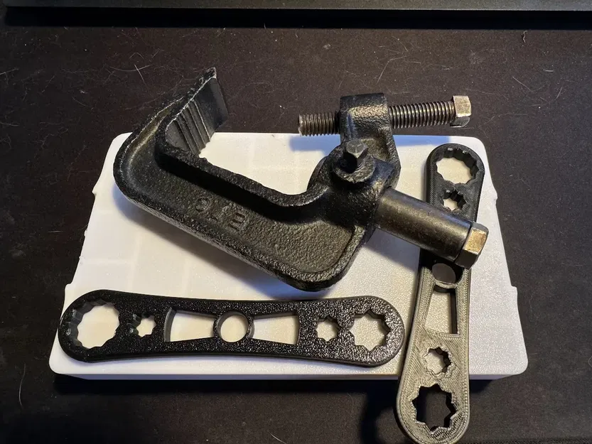 Cần điều chỉnh ánh sáng sân khấu bằng cờ lê chuyên dụng - Image 1