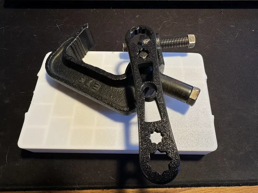 Cần điều chỉnh ánh sáng sân khấu bằng cờ lê chuyên dụng - Image 2