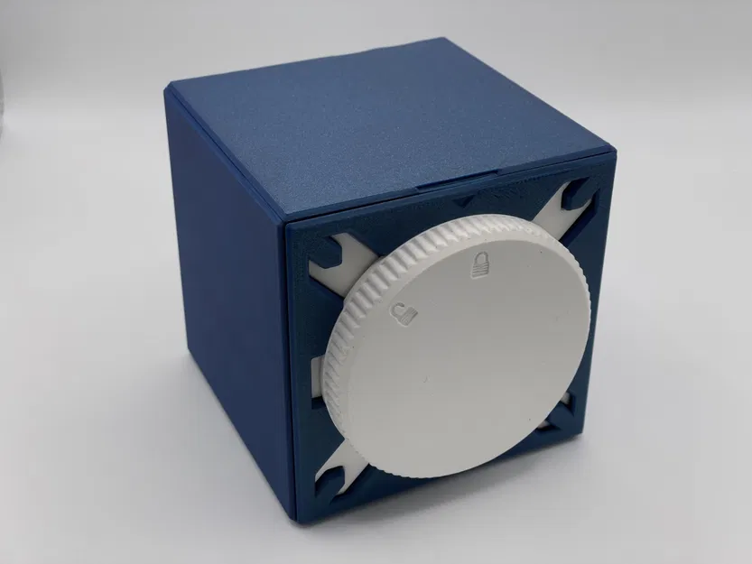 Hộp đựng bài MTG Commander v4 với cơ chế khóa xoay - Image 2