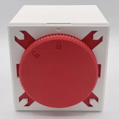 Hộp đựng bài MTG Commander v4 với cơ chế khóa xoay