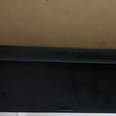 Giá đỡ bàn phím Logitech MX Keys dưới mặt bàn