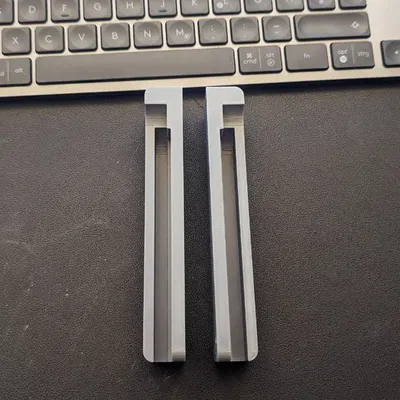 Giá đỡ bàn phím Logitech MX Keys dưới mặt bàn