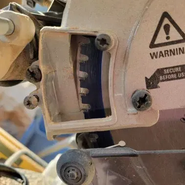 Nắp che lỗ thoát bụi cho máy cắt góc Dewalt DW708