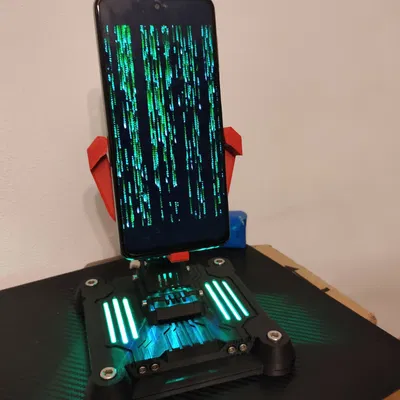 Giá đỡ di động cơ khí phong cách Cyberpunk