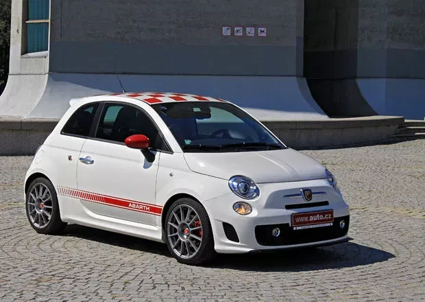 Mô hình xe Abarth 500 bằng LEGO chi tiết và sinh động - Image 7