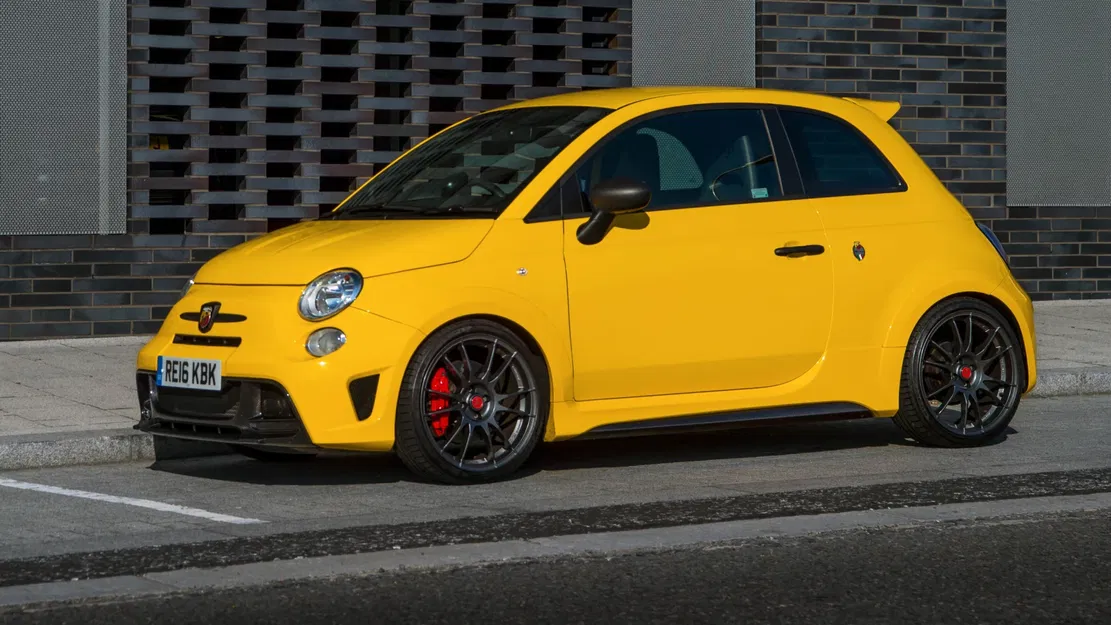 Mô hình xe Abarth 500 bằng LEGO chi tiết và sinh động - Image 10