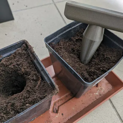 Công cụ khoan hạt giống đơn giản cho việc trồng cây