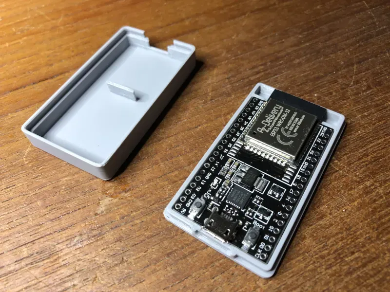 Hộp giữ ESP32 WROOM Dev Kit C không cần vít - Image 1