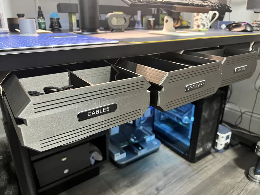 Ngăn kéo lớn dưới bàn với bốn tùy chọn nội thất - Image 1