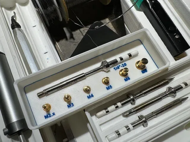 Giá đỡ đầu kim nhiệt TS100 và Pinecil trong Gridfinity - Image 1