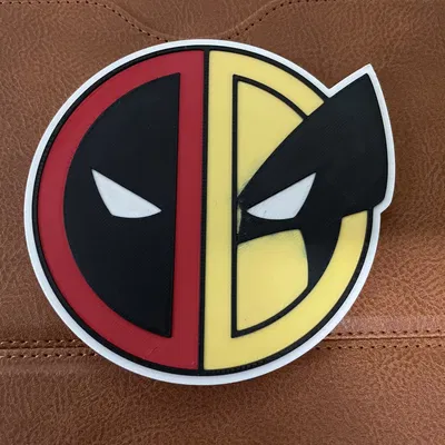 Giá đỡ ly Deadpool và Wolverine độc đáo
