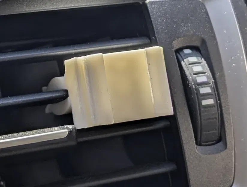 Giá đỡ điện thoại gắn cửa gió ô tô SP-Connect - Image 1