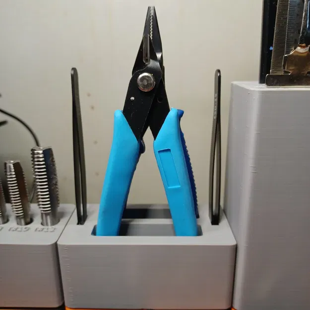 Giá đỡ kìm và nhíp Gridfinity 1x2x6U - Image 2