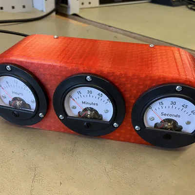 Đồng hồ analog kiểu retro với 3 đồng hồ voltmeter