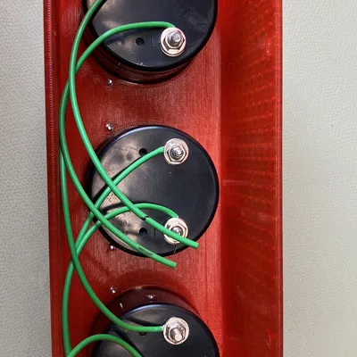 Đồng hồ analog kiểu retro với 3 đồng hồ voltmeter