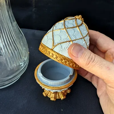 Bình trứng Faberge trang trí không có câu đố