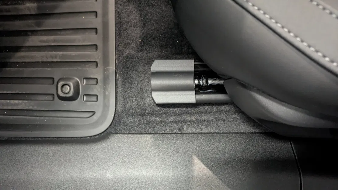 Nắp cuối thanh ray ghế Volvo EX30 cho ghế lái và hành khách - Image 1