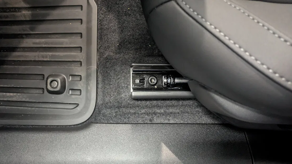 Nắp cuối thanh ray ghế Volvo EX30 cho ghế lái và hành khách - Image 2