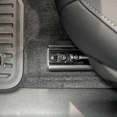 Nắp cuối thanh ray ghế Volvo EX30 cho ghế lái và hành khách