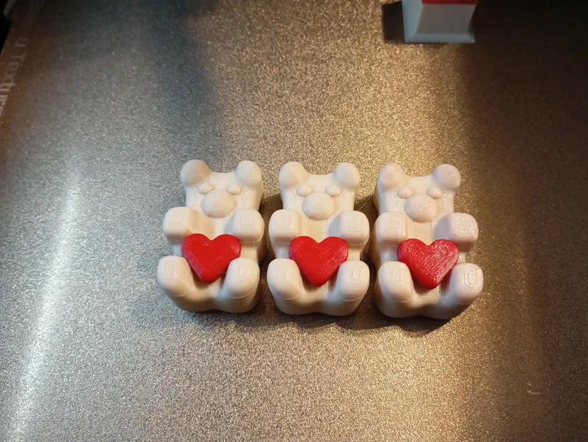 Gấu gummy yêu thương với trái tim (móc khóa và hạt) - Image 12