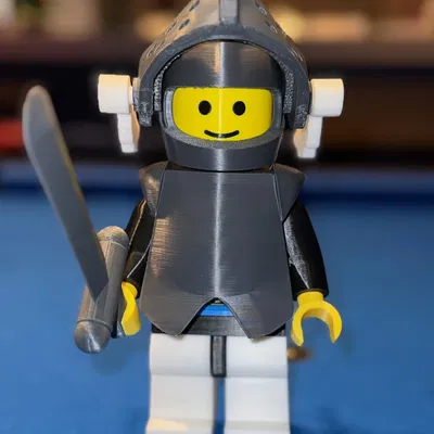 Hiệp sĩ trong bộ giáp gạch kích thước khổng lồ (tỷ lệ 5:1)