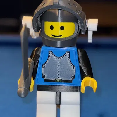 Hiệp sĩ trong bộ giáp gạch kích thước khổng lồ (tỷ lệ 5:1)