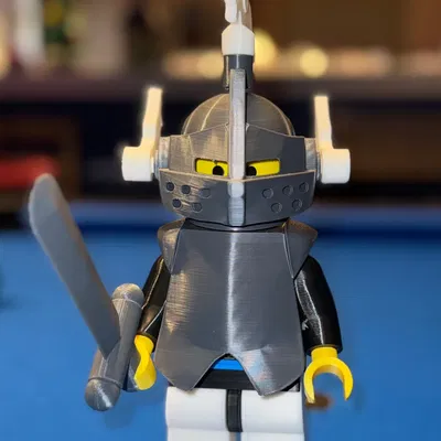 Hiệp sĩ trong bộ giáp gạch kích thước khổng lồ (tỷ lệ 5:1)