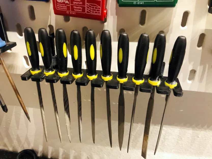 Giá đỡ tài liệu Skadis đơn giản từ IKEA - Image 1