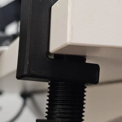 Kẹp bàn 25mm với lỗ ren 1/4" và đệm bảo vệ vít