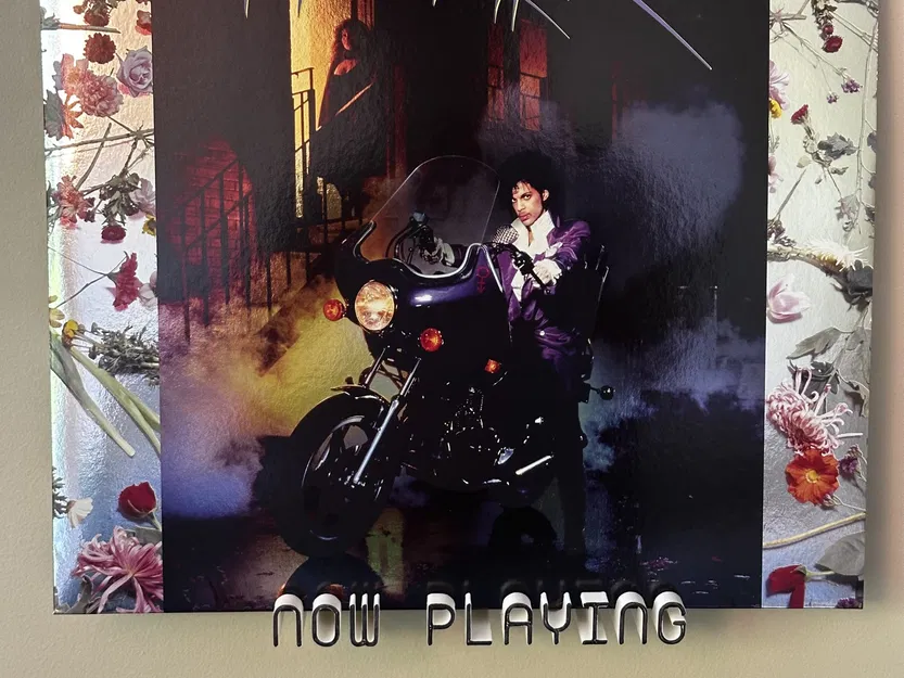 Giá đỡ đĩa nhạc treo tường trong khi phát nhạc - Image 2