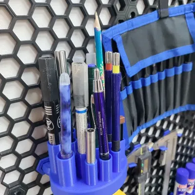 Giá đỡ bút thiết kế độc đáo cho tường tổ ong