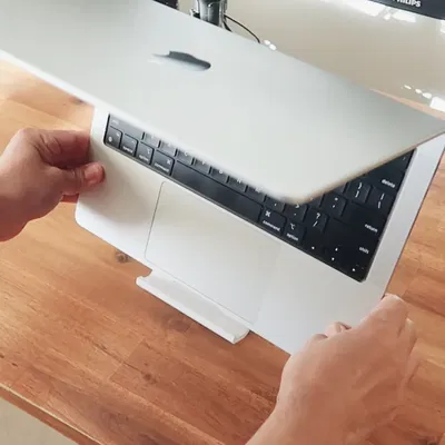 Giá đỡ laptop in 3D thanh lịch cho không gian làm việc