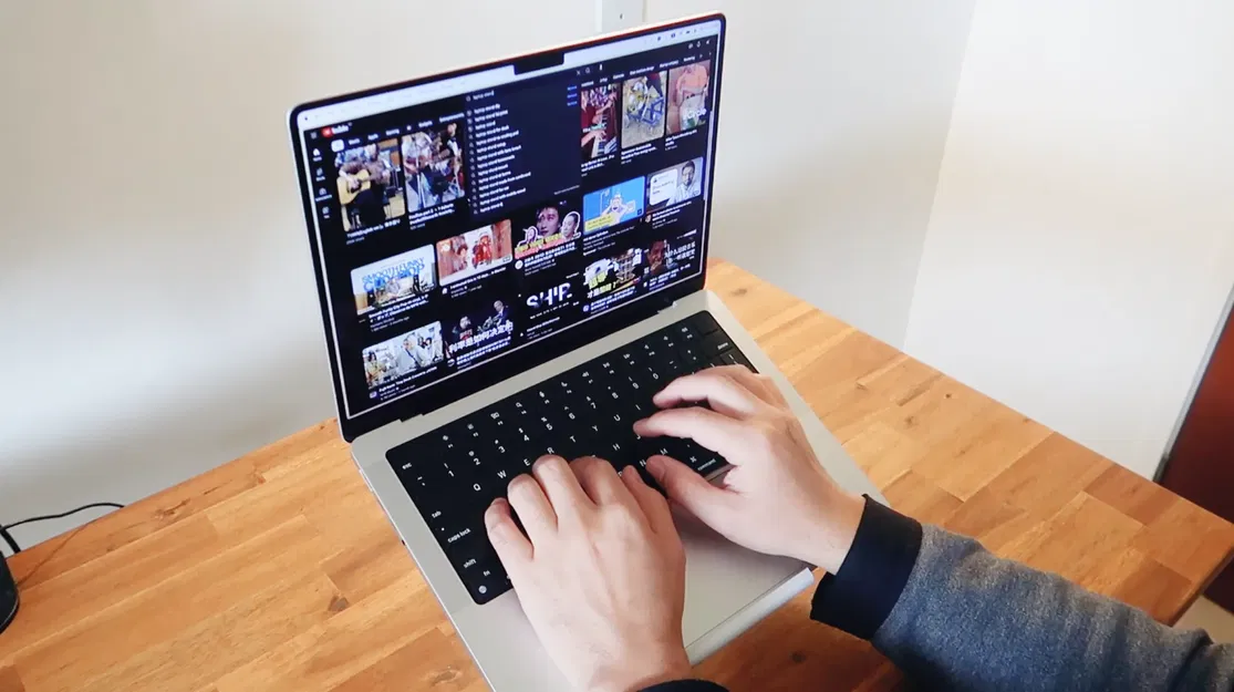 Giá đỡ laptop in 3D thanh lịch cho không gian làm việc - Image 4