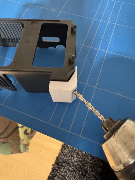 Hướng dẫn khoan lỗ truy cập vít áp suất filament cho Elegoo Cent... - Image 6