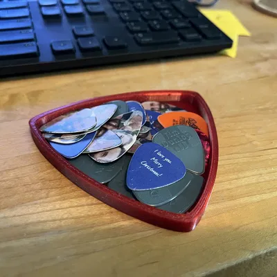 Khay hình chiếc pick cho bộ sưu tập pick guitar