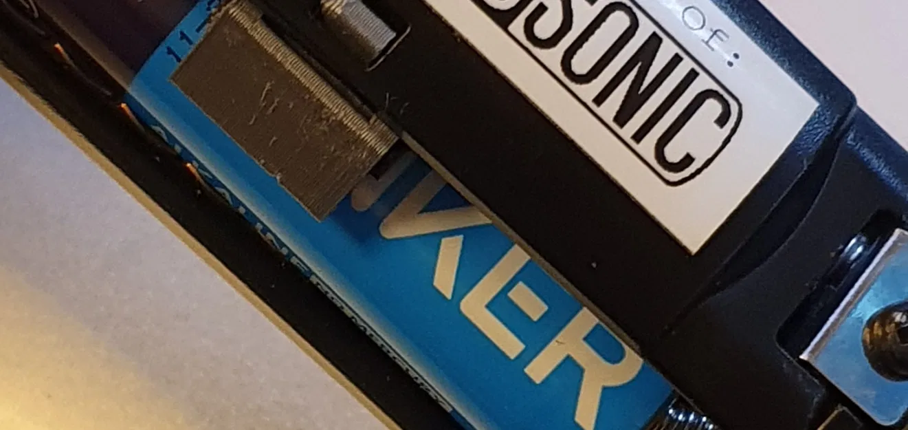 Kẹp pin AA Shure cho QLXD2, ULXD2, AXIENT AD2 95A29359 - Image 1