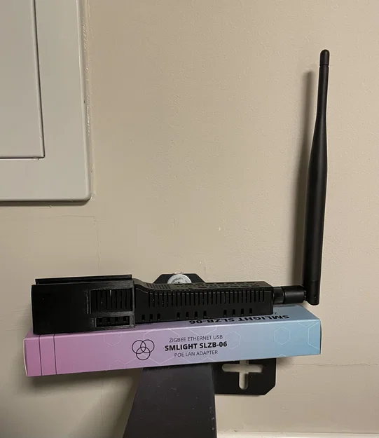 Giá đỡ tường cho bộ điều phối zigbee smlight slzb-06 - Image 1
