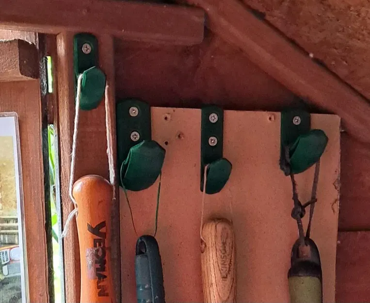 Giá treo dụng cụ làm vườn cho nhà kho - Image 1