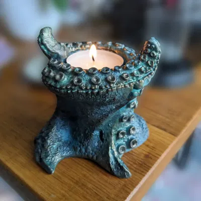 Giá đỡ nến lấy cảm hứng từ HP Lovecraft