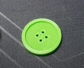 Nút bấm 3D đơn giản với bốn lỗ trung tâm - Image 1