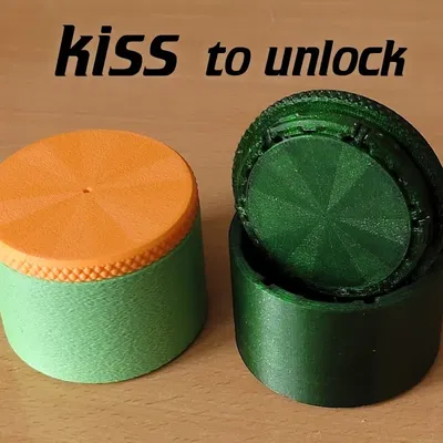 Hộp khóa bằng nụ hôn - Kỹ thuật mở độc đáo