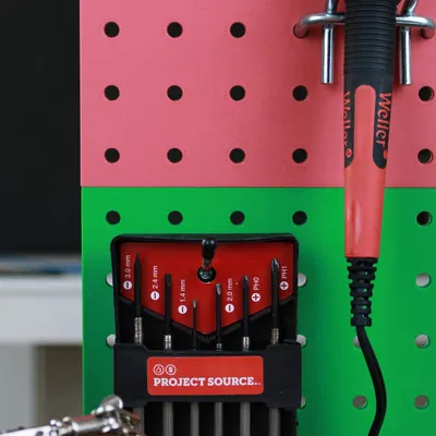 Giá đỡ bảng ghim gắn bàn tiện lợi cho xưởng làm việc