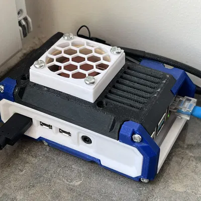 Vỏ Raspberry Pi 4 với lỗ ren M3 và chèn nhiệt