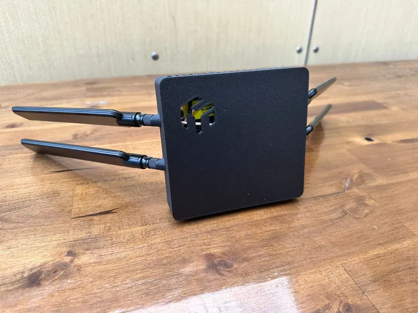 Hộp routerboard MikroTik L23UGSR-5HaxD2HaxD với thiết kế thông gió - Image 1