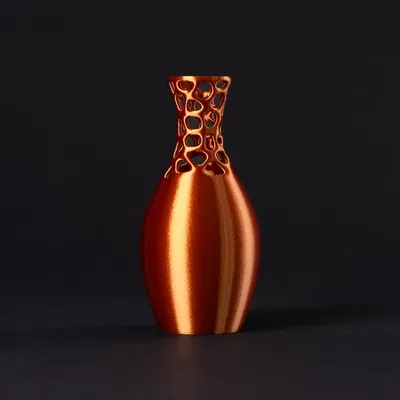 Bình trang trí hiện đại với họa tiết Voronoi