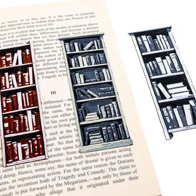 Giá sách mini đánh dấu vị trí trong từng câu chuyện