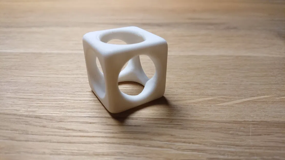 Khối lập phương fidget với lỗ và cạnh bo tròn - Image 1