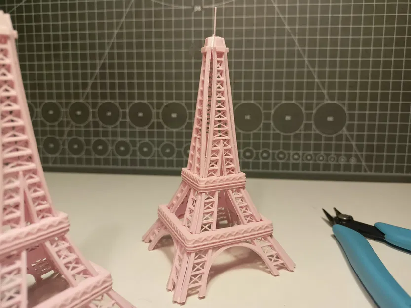 Mô hình tháp Eiffel lắp ráp bằng thẻ kit - Image 3