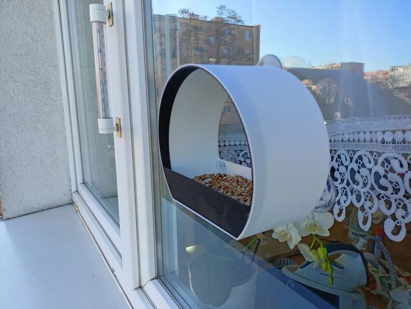 Cây cho chim ăn gắn cửa sổ nhỏ xinh - Image 1