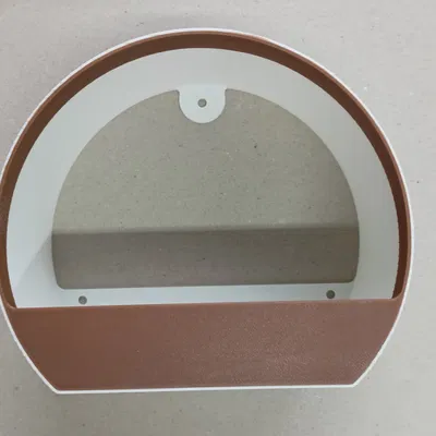 Cây cho chim ăn gắn cửa sổ nhỏ xinh